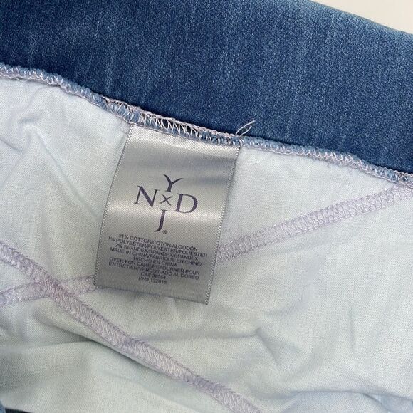 NYDJ Jegging Capri jeans. Size 10. Lift tick technology. - Picture 5 of 7